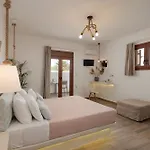 Maria's & شقة