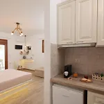 Maria's & شقة *